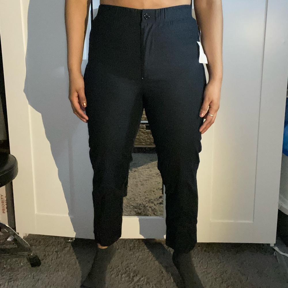 Cropped black pant